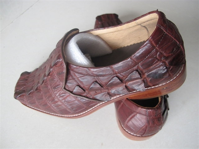 Giày nam gai đuôi cá sấu